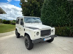 Land Rover Defender 90 St