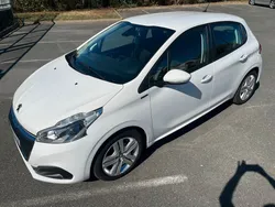 A SAISIR 208 1.5L HDI 100CH. SIGNATURE(radar de recul) PREMIERE MAIN suivi PEUGEOT(vente à PROFESSIONNEL prévoir remorquage)
