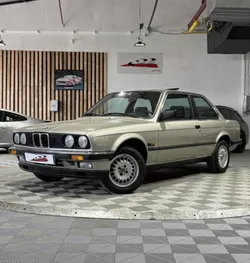BMW Série 3 320i Coupé BVM5 (E30)