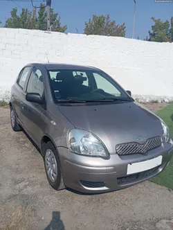 Toyota Yaris 1.0 VVT-i de 5 Portas impecável
