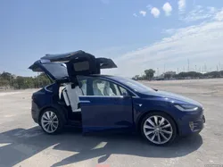 Tesla Model X Tesla Model X 75D dual motor Garantia motores e bateria até Março 2026  525cv 0/100 kms/h em 5.2 segundos  Familia