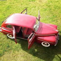 Ford Ford SuperDeluxe V8 (flathead), Sedan, 1946 - Clássico Americano.