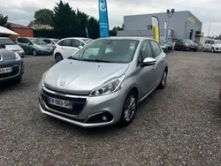 Peugeot 208 2018 en très bon état Full option