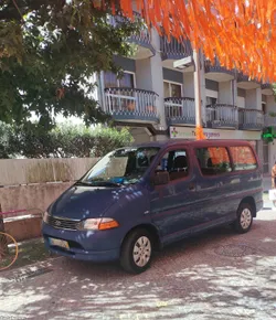 Toyota HiAce Luxo 6 lugares mista com opção de 9lug