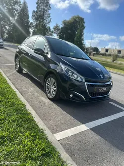 Peugeot 208 1.2 PureTech Signature