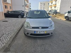 Ford Fiesta carro cinto portas cinco lugares