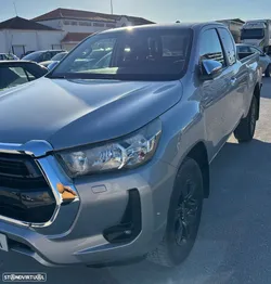 Toyota Hilux 2.4 D-4D 4WD CD Tracker