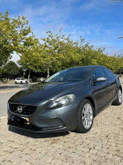 Volvo V40 R-Design Summon