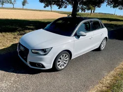 AUDI A1 SPORTBACK 1.6 TDI 105cv- Navi-Régulateur de vitesse-Sièges chauffant-Radars de recul AR-Clim Auto