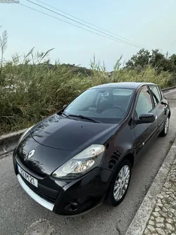 Renault Clio 1.2gasolina poucos kms MUITO ESTIMADO (4500 )