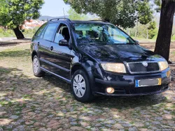 Skoda Fabia HTP de 2006 com 200mil kms motor 1.2