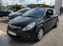 Opel corsa 1.2 150 ème anniversaire