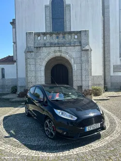 Ford Fiesta 1.6 EcoBoost c/ Pack Pele Desportiva ST