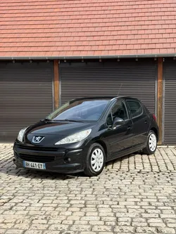 Peugeot 207 Trendy – 1.4 HDI 70 ch – BVM5 – Distribution neuve – Clim – 168 500 km