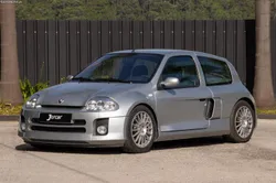 Renault Clio 3.0 V6 SPORT
