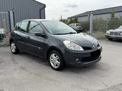 Renault Clio 1.2i 75 ch