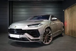Lamborghini Urus S / V8 4.0L 666CH – 2025 / 1ÈRE MAIN / IMMAT FR / PPF / ENTRETIEN INCLUS 2030 / TOIT OUVRANT / BANG & OLUFSEN 3D / SOFT CLOSE / CAMÉRA 360° / SIÈGES MASSANTS CHAUFFANTS VENTILÉS