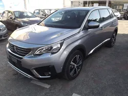 5008 ALLURE 7 PLACES 1.5 BlueHDI 130 (CLIM AUTO-GPS TACTILE-CAMERA-BLUETOOTH) AVEC 131 896 Km
