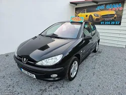 Peugeot 206 1.4i 16v 180.000km Versão 100 anos 03/2004