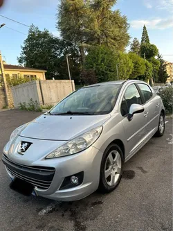 Peugeot 207 1.6 HDi90 FAP Active 99g 5p berline, gris, 4 cv, 5 portes
