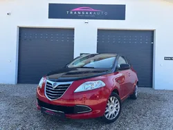 Lancia ypsilon vpc 0.9 twinair 85 ch stopstart black red
