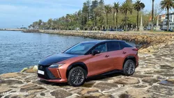 Lexus RZ 450e Premium Monotone c/ mala elétrica