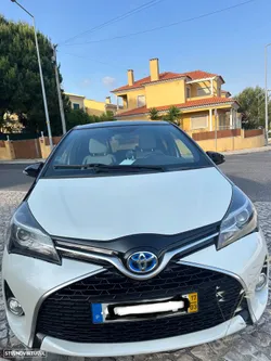Toyota Yaris 1.5 HSD Square Collec.White
