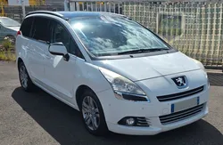 PEUGEOT 5008 1.6 HDi 115cv – FAIBLE KM – Toit Pano – Attelage – Garantie Pro