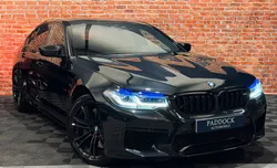 BMW M5 F90 v8 4.4 600cv xDRIVE - FEUX LCI - ATTELAGE - TOIT CARBONE - CIEL ETOILÉ - CUIR ETENDU - IMMAT FR