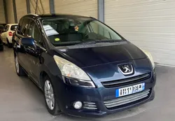Peugeot 5008 1.6 e-hdi 112 cv allure / 7 places / gps / toit pano/ garantie 3 mois