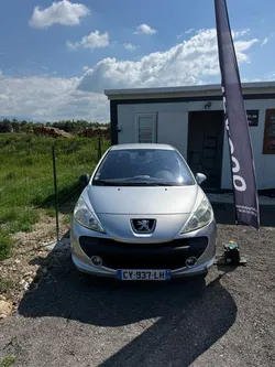 Peugeot 207 1.4 essence 5portes