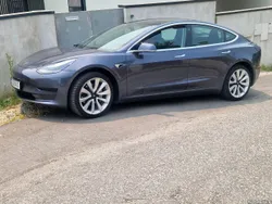 Tesla Model 3 standard auto pilot