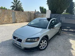 Volvo c30 1,6 hdi 110cv kit distribution plus pompe à eau ainsi que les galets... Neuf
