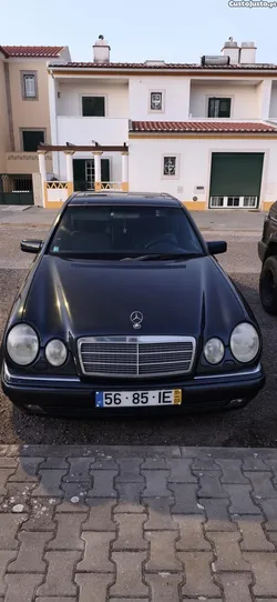 Mercedes-Benz E 230 Mercedes-Benz Classe E 230 (W210) 2.3