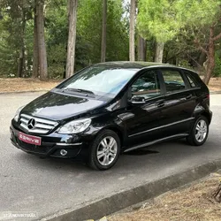 Mercedes-Benz B 180