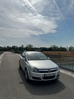 VEND OPEL ASTRA 75 000km DISTRIBUTION OK AUCUN FRAIS A PRÉVOIR