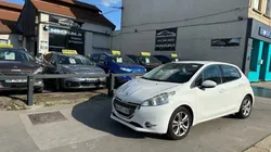PEUGEOT 208 Essence 2013