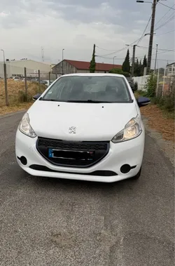 Vente à Pro Peugeot 208 1.0vti 12V 68ch année 2014
