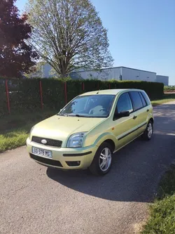 Ford Fusion en parfait état de fonctionnement. CT OK