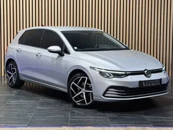 VOLKSWAGEN GOLF 1.5 eTSI OPF 150 DSG 7 VIII BERLINE Life ETAT NEUF ENTRETIEN COMPLET ATTELAGE 8