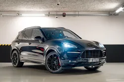 Porsche Cayenne 4.8 V8 420CH GTS Tiptronic S - Bose - Toit Pano - Pack Sport Chrono - PDLS + - Sièges chauffants AV/AR - PASM - Caméra de recul - Freins neufs - Entretien complet