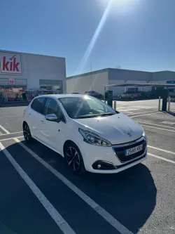 PEUGEOT 208 1.2 PureTech S&S Tech Edition 82