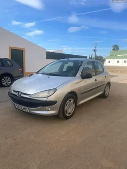 Peugeot 206 troco Peugeot 206 gasolina com ar condicionado