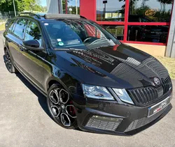 Skoda Octavia III Combi RS 2.0 L 245 ch TSi DSG7 - Toit Ouvrant Attelage ACC Suspensions Pilotées Sièges RS Caméra Sièges Électriques Chauffants - Suivie et Garantie 12 Mois - À partir de 400e/mois