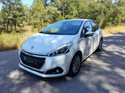 Peugeot 208 1.2 Signature