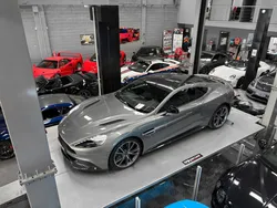 ASTON MARTIN VANQUISH V12 - carbone - bang