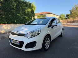Kia Rio lll 1.1L CRDI 75Ch 12V 5 Portes Tres Belle Finition Premium Boîte 6 Rien À Prévoir Dessus Prête À Partir Véhicule Fiable Moteur A Chaîne CT.OK ✅