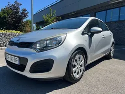 🚗 kia rio 85ch bvm5/ moteur à chaîne/ radio/ garanti suivi✅