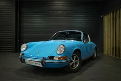Porsche 911 Targa / 2.2L – 1971 / MATCHING NUMBERS / BOÎTE 5 VITESSES / RESTAURATION INTÉGRALE / MOTEUR REFAIT À NEUF / PIÈCES PORSCHE AVEC FACTURES