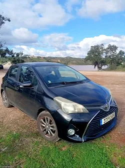 Toyota Yaris 5 lugares